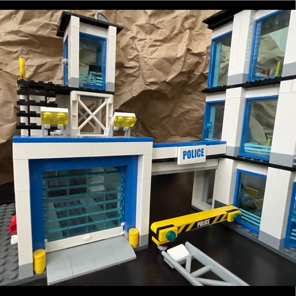 Lego City Sets (Police Station + Launch Control) - Picture 11 of 13